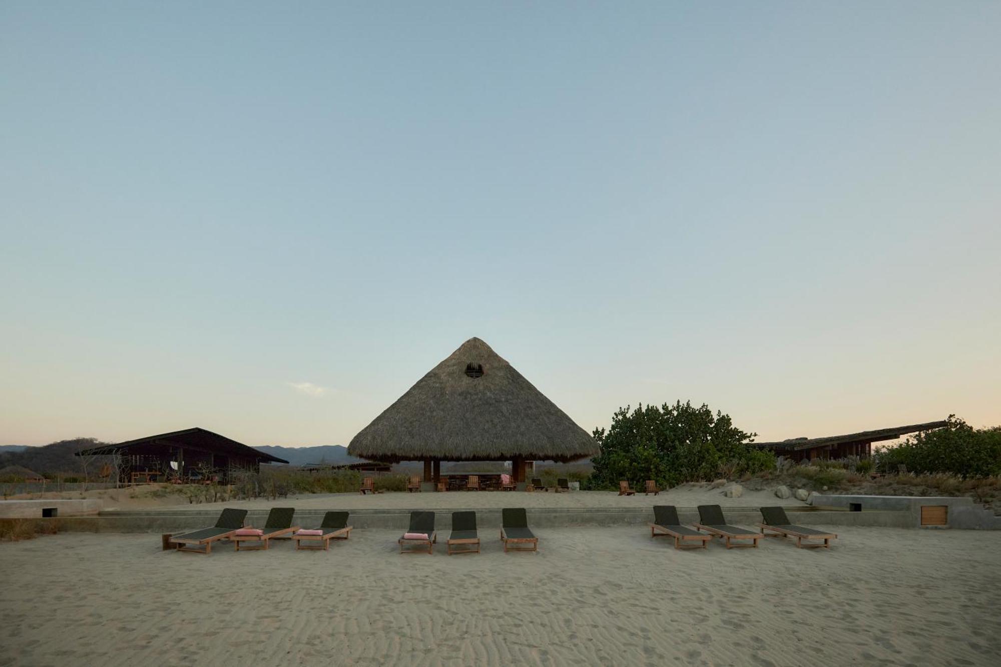 Punta Pajaros Hotel ปูแอร์โตเอสกอนดิโด ภายนอก รูปภาพ